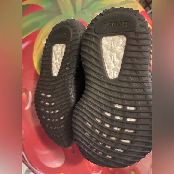 Toddler Yeezys - Picture 2 of 5